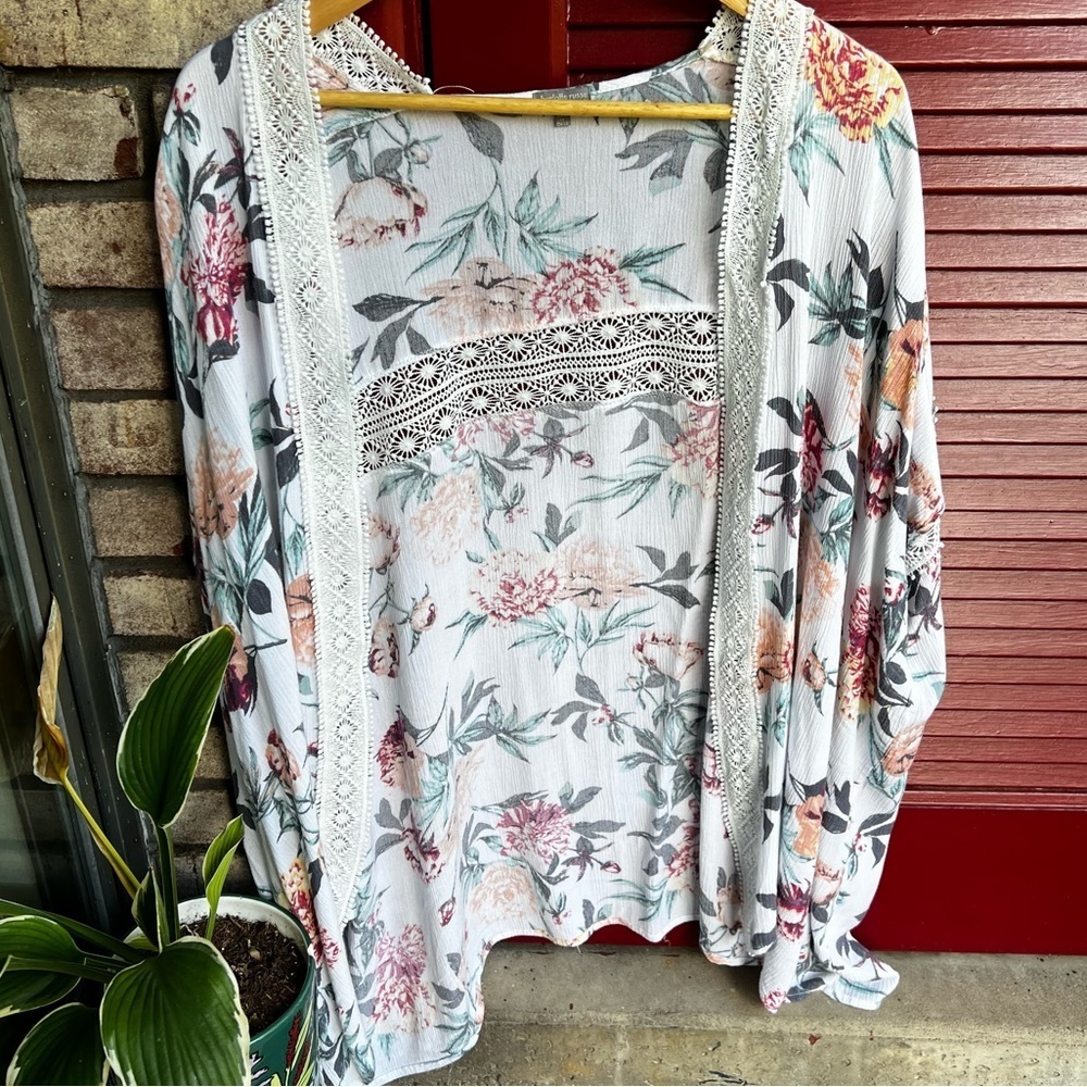 Charlotte Russe short sleeve cardigan - women S/M - Picture 1 of 6